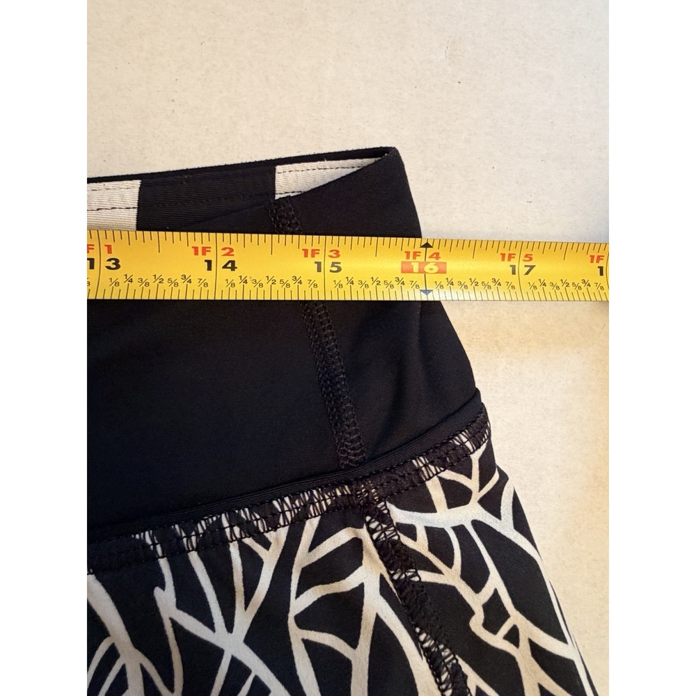 Lululemon Size 8 Run Speed Shorts Pretty Palm Black White Angel Wing 3" Inseam - Picture 9 of 10